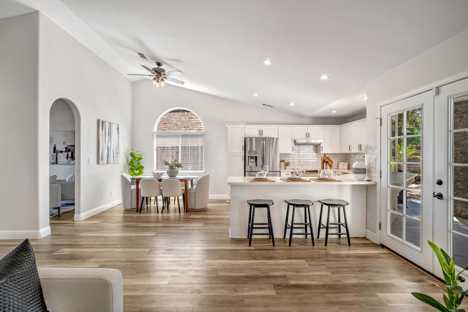 744 W Chennault Ave, Clovis, CA 93611