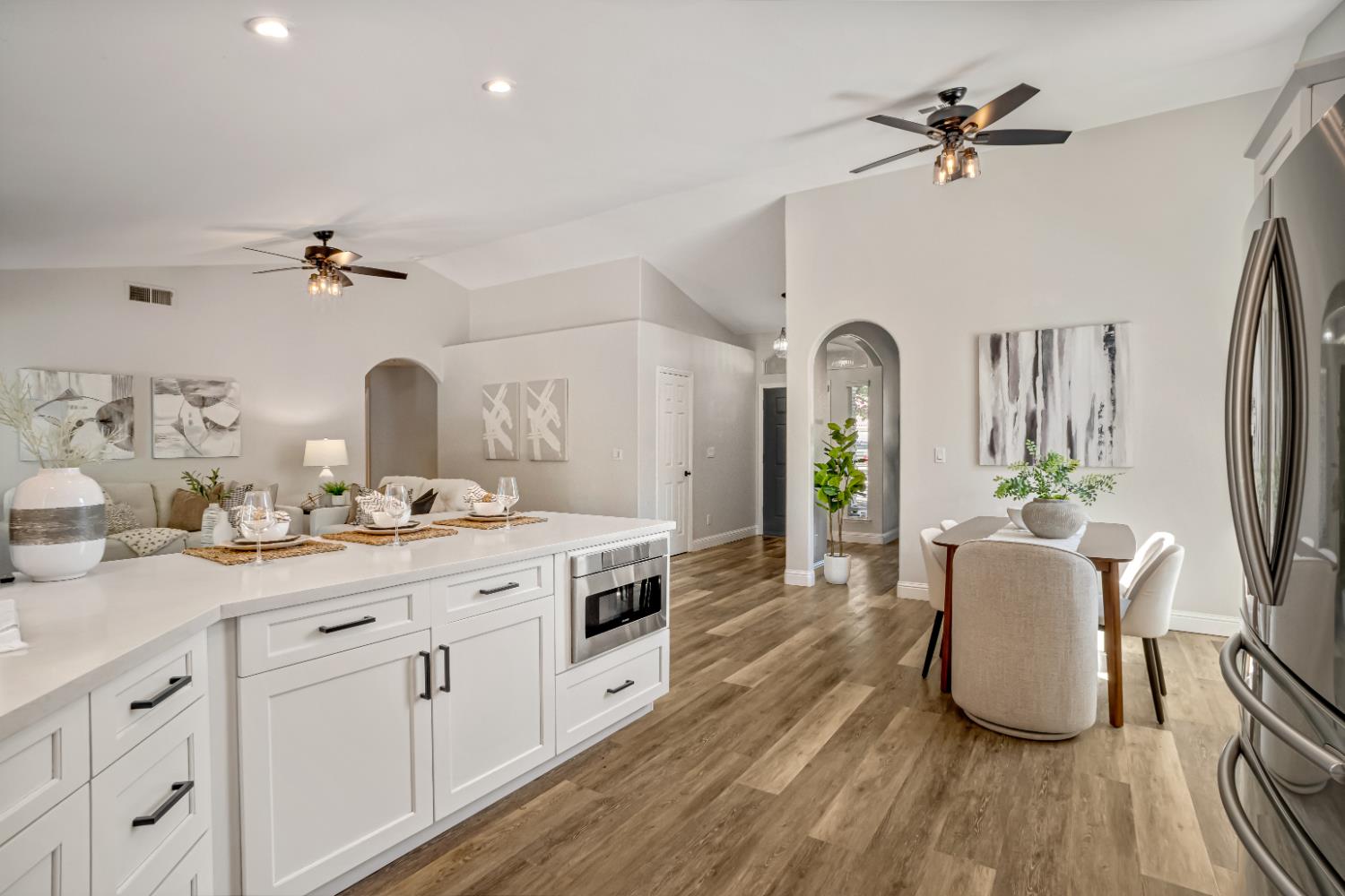 744 W Chennault Ave, Clovis, CA 93611