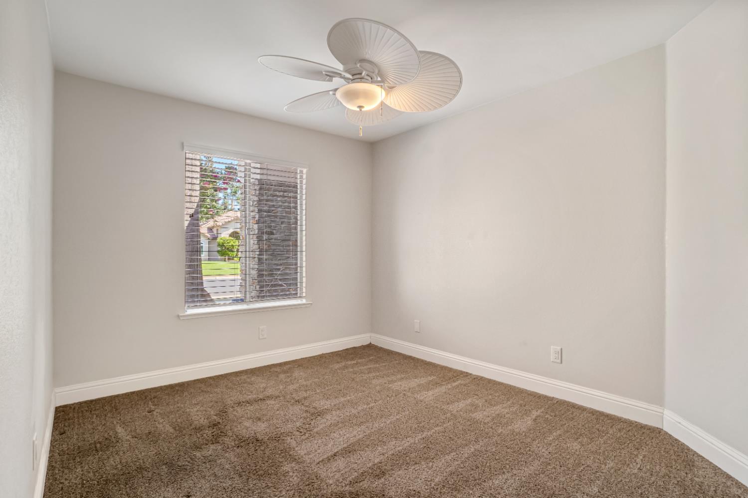 744 W Chennault Ave, Clovis, CA 93611
