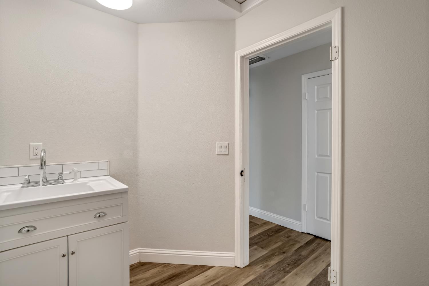 744 W Chennault Ave, Clovis, CA 93611