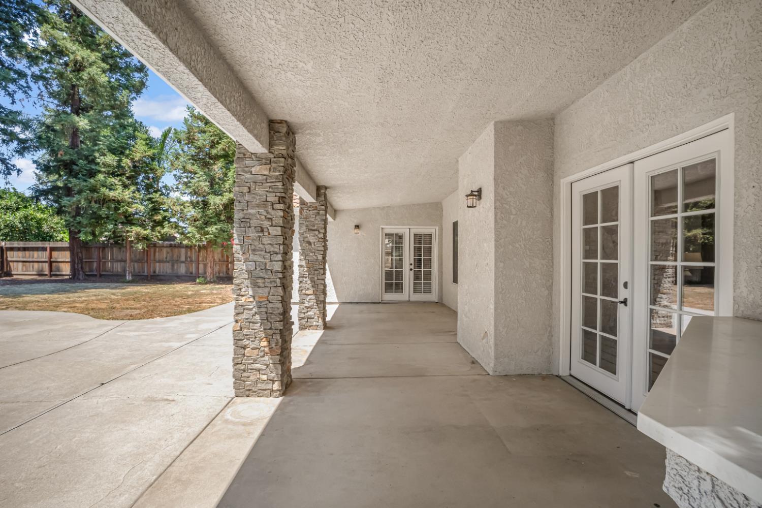 744 W Chennault Ave, Clovis, CA 93611