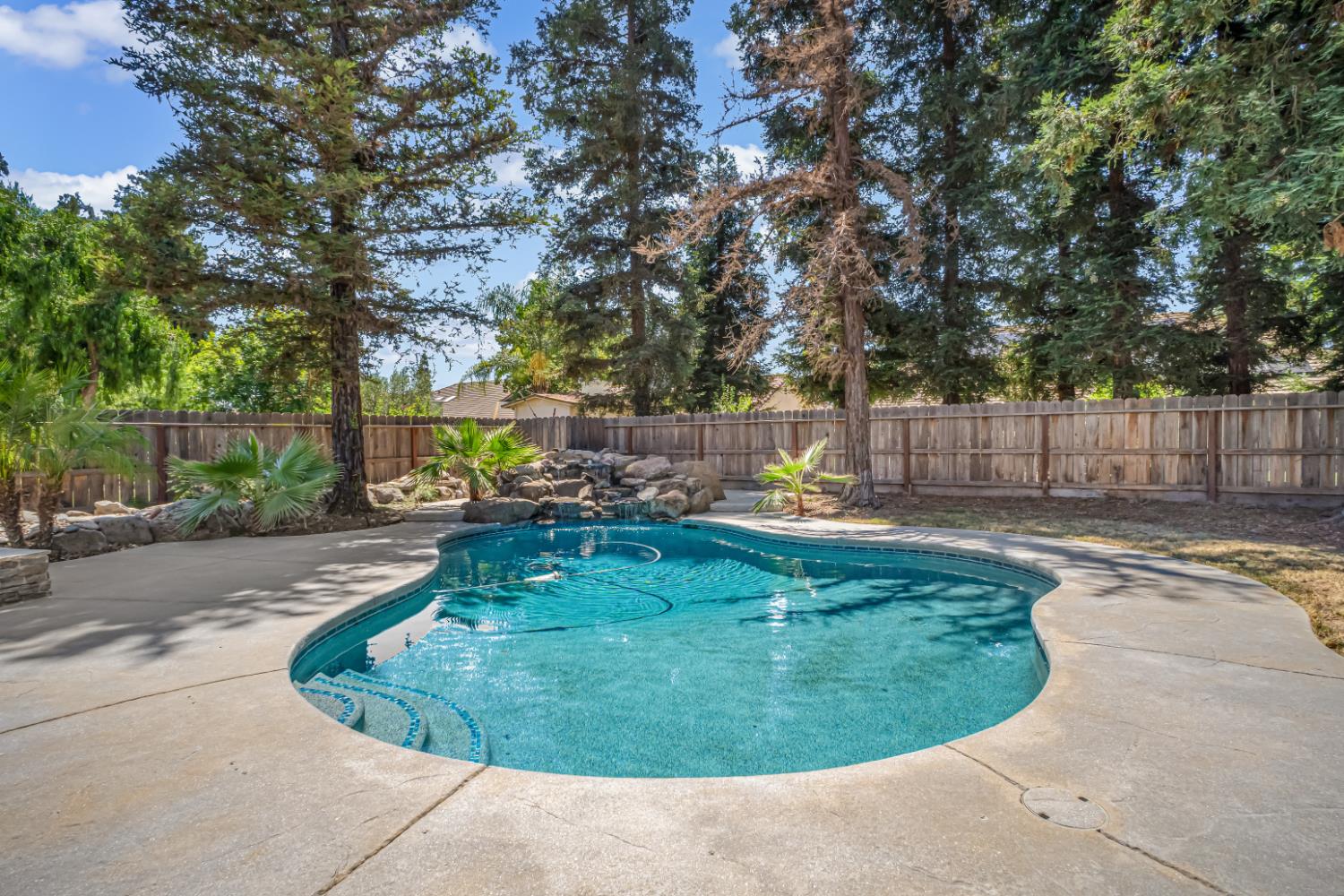 744 W Chennault Ave, Clovis, CA 93611