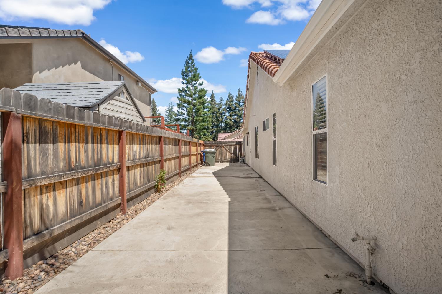 744 W Chennault Ave, Clovis, CA 93611