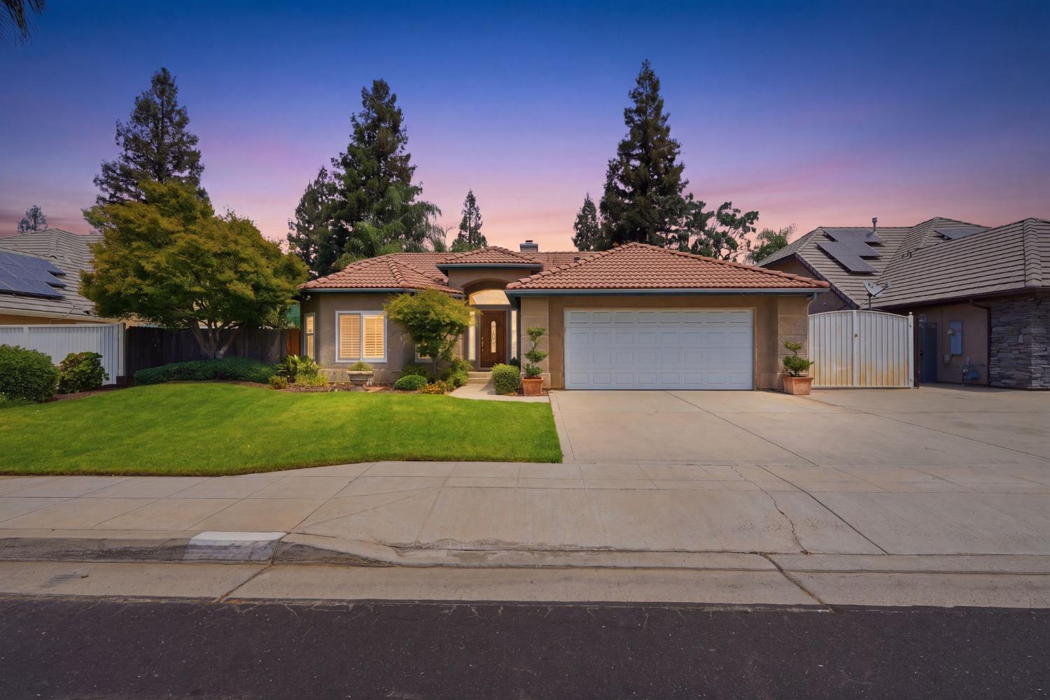 2571 Wrenwood Ave, Clovis, CA 93611