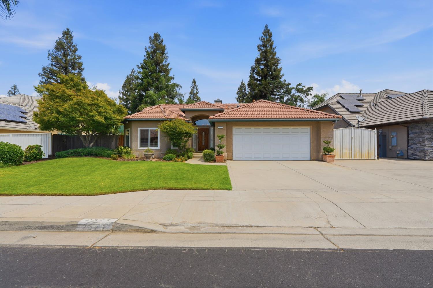 2571 Wrenwood Ave, Clovis, CA 93611