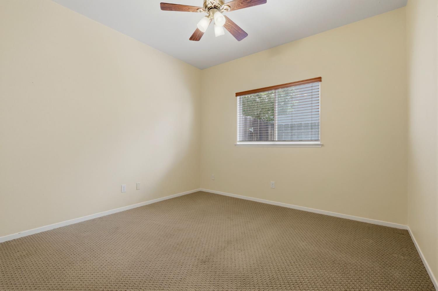 2571 Wrenwood Ave, Clovis, CA 93611
