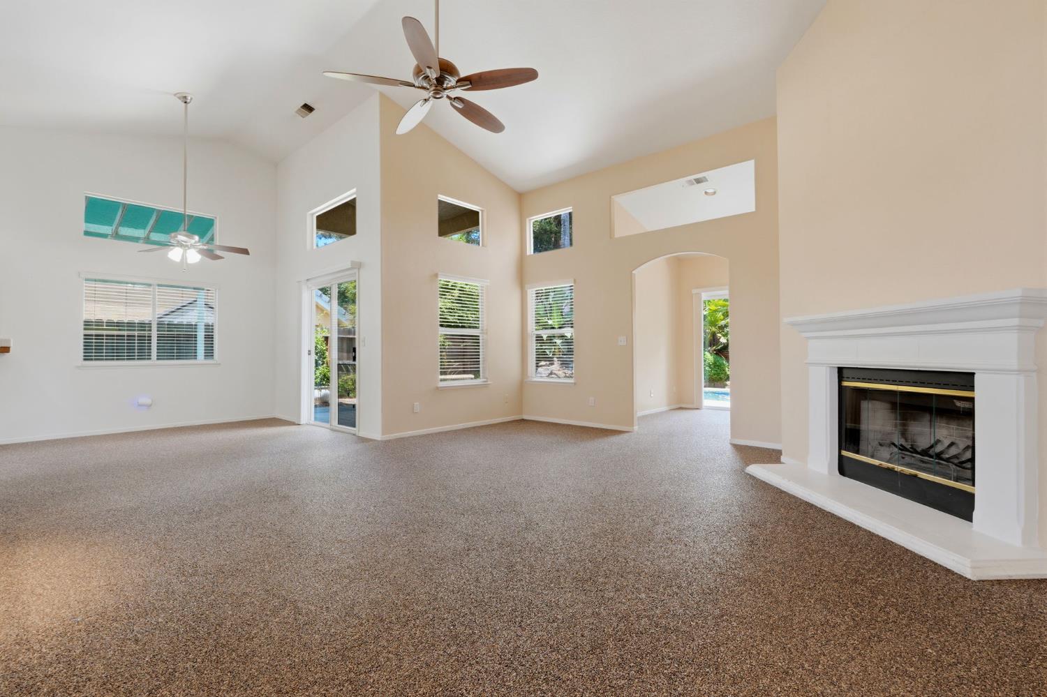 2571 Wrenwood Ave, Clovis, CA 93611