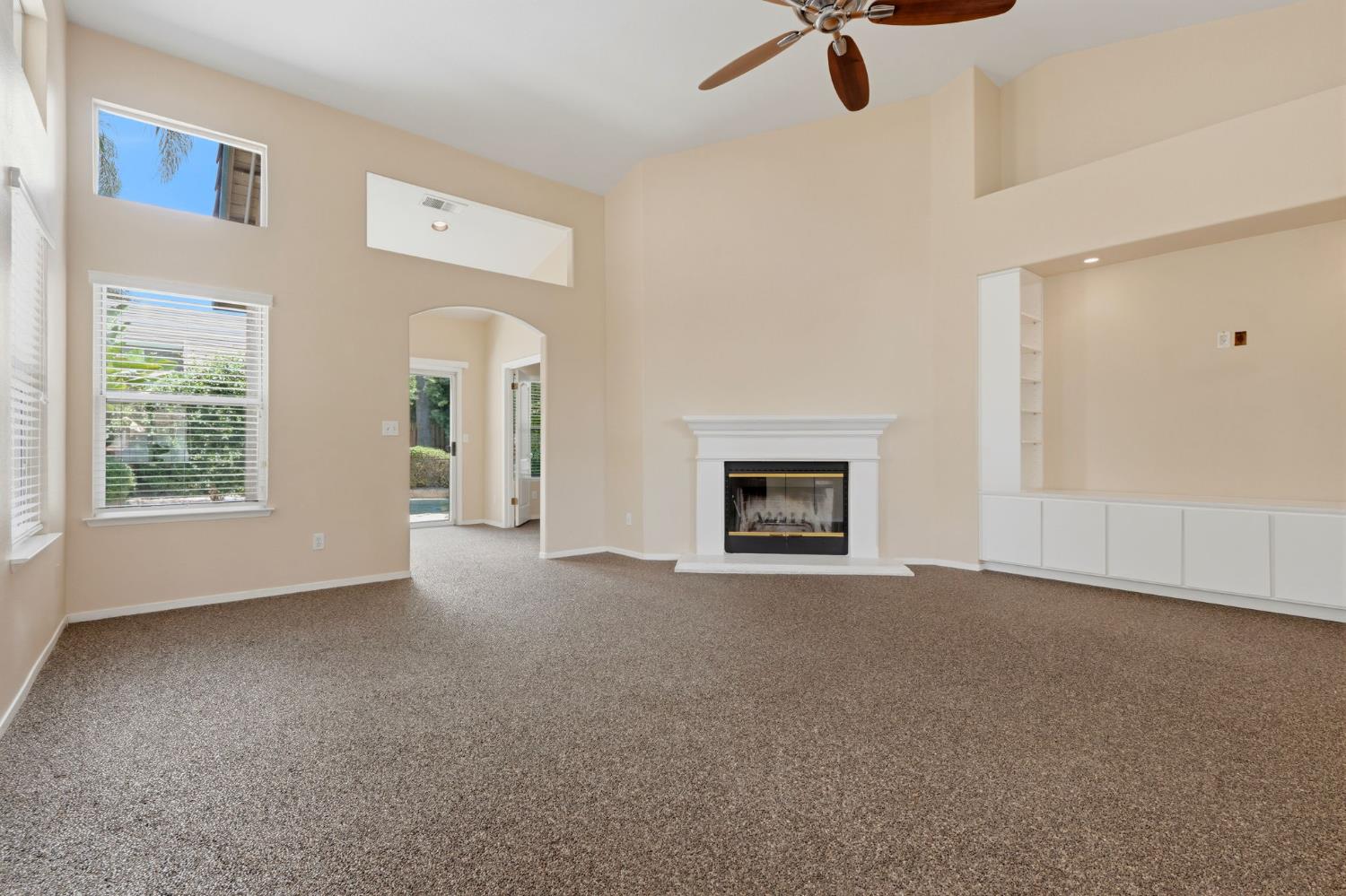 2571 Wrenwood Ave, Clovis, CA 93611