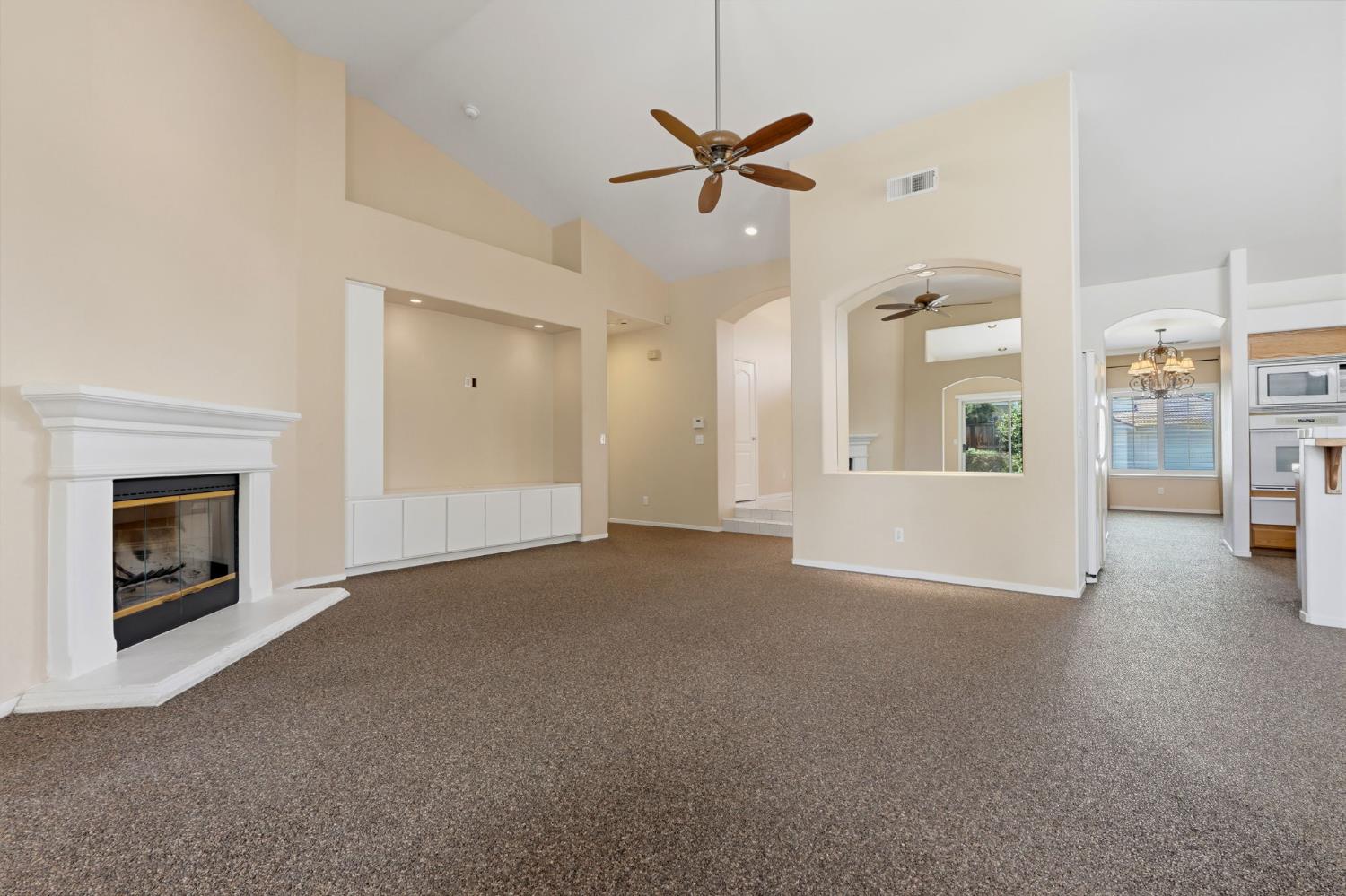 2571 Wrenwood Ave, Clovis, CA 93611