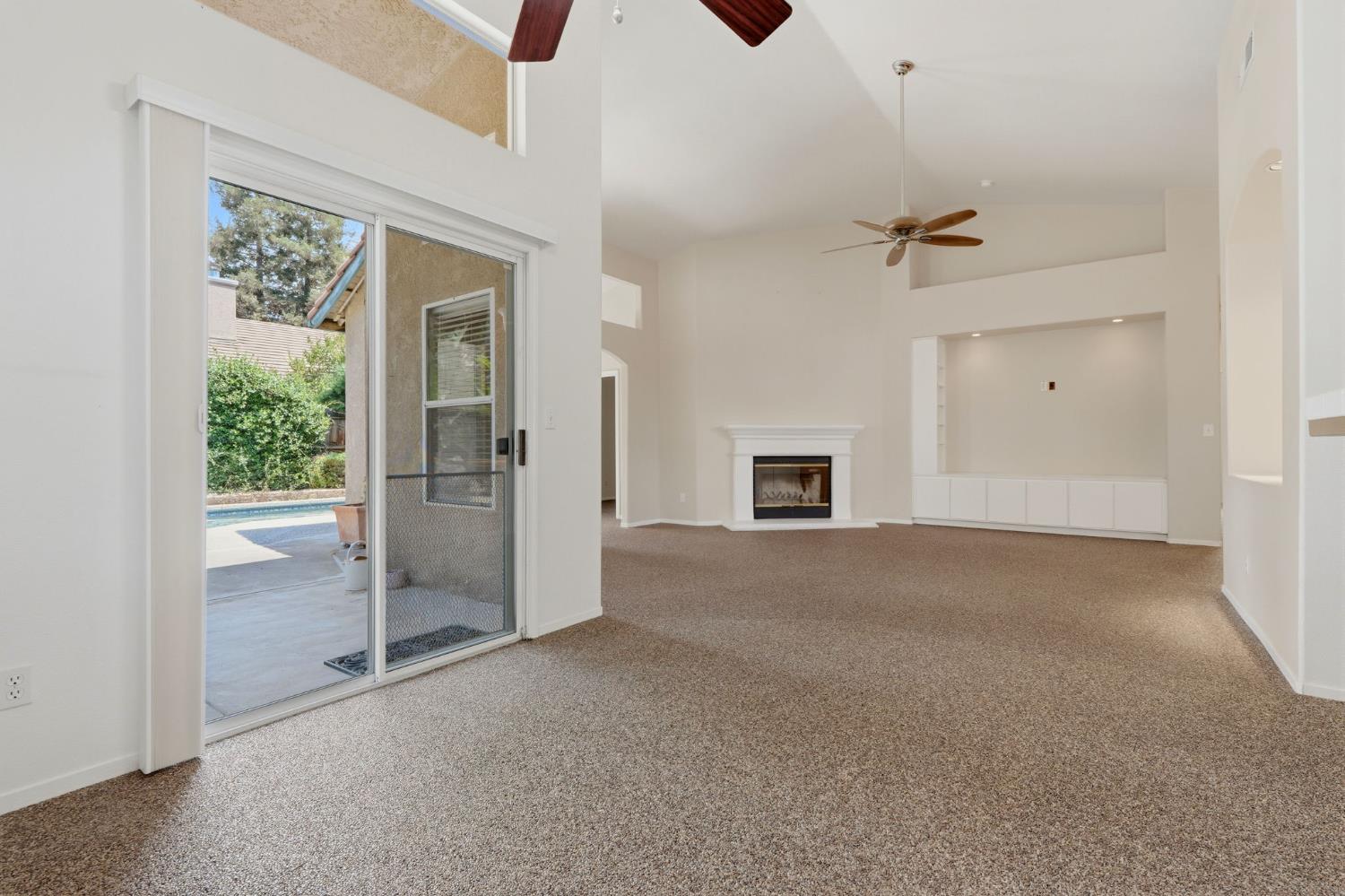 2571 Wrenwood Ave, Clovis, CA 93611