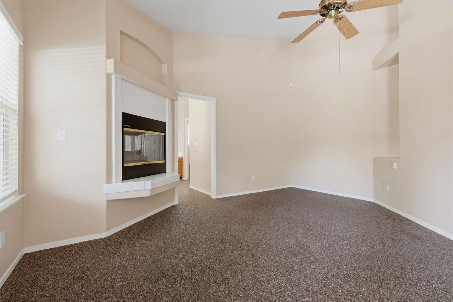2571 Wrenwood Ave, Clovis, CA 93611