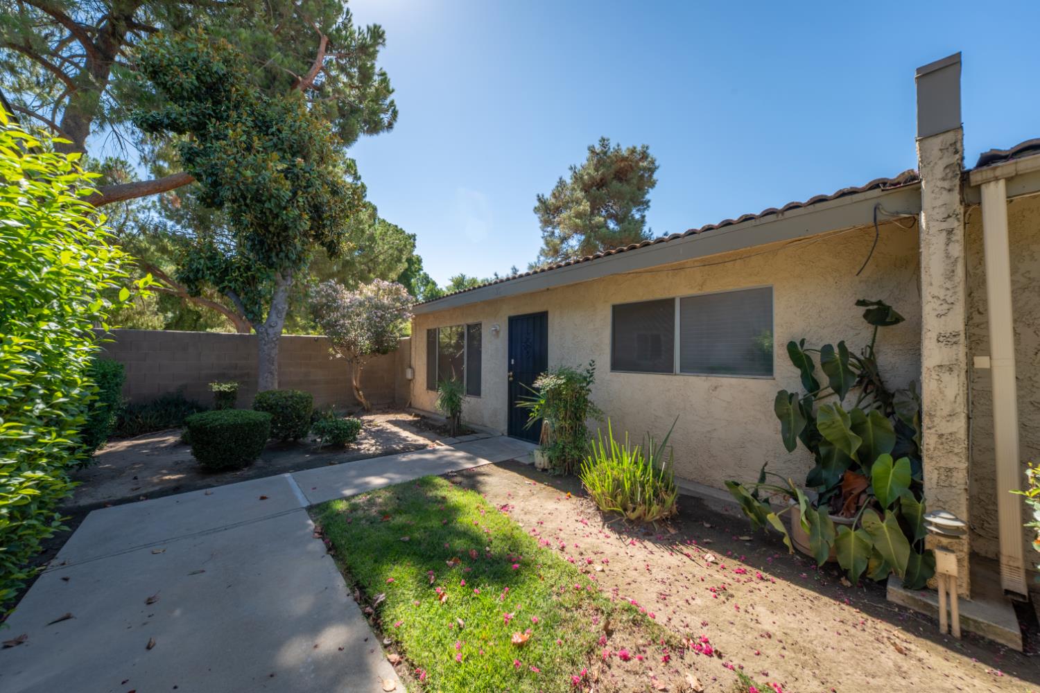 2430 Howard Rd #35, Madera, CA 93637