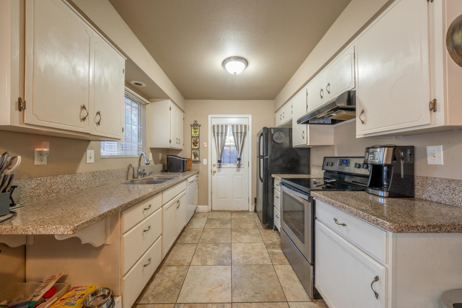 2430 Howard Rd #35, Madera, CA 93637