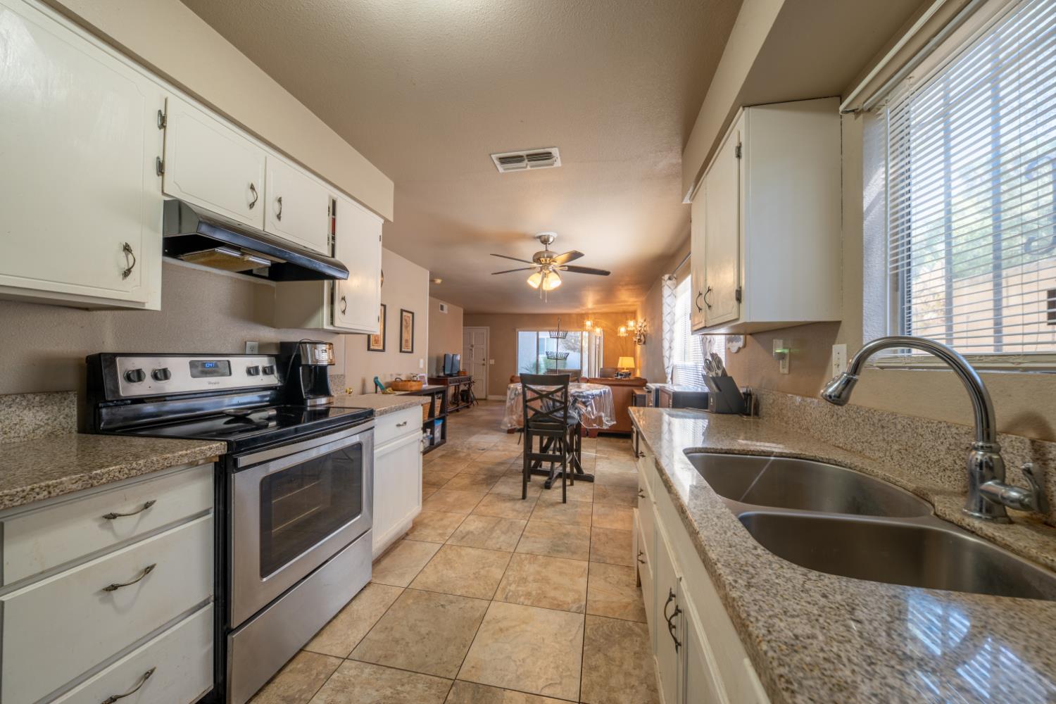 2430 Howard Rd #35, Madera, CA 93637