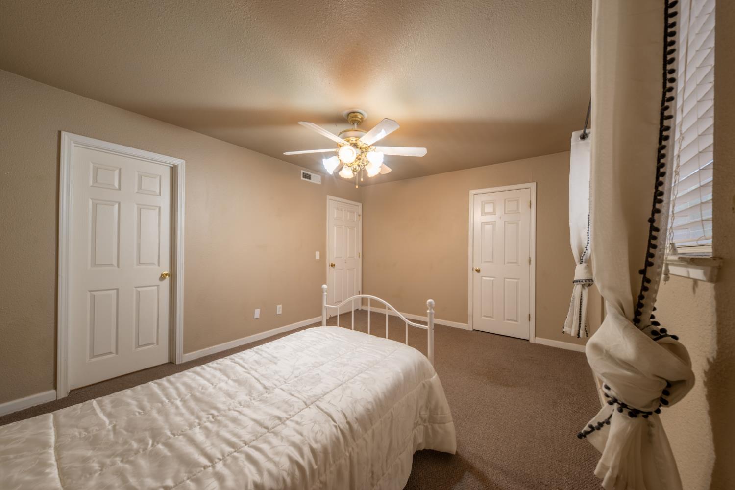 2430 Howard Rd #35, Madera, CA 93637