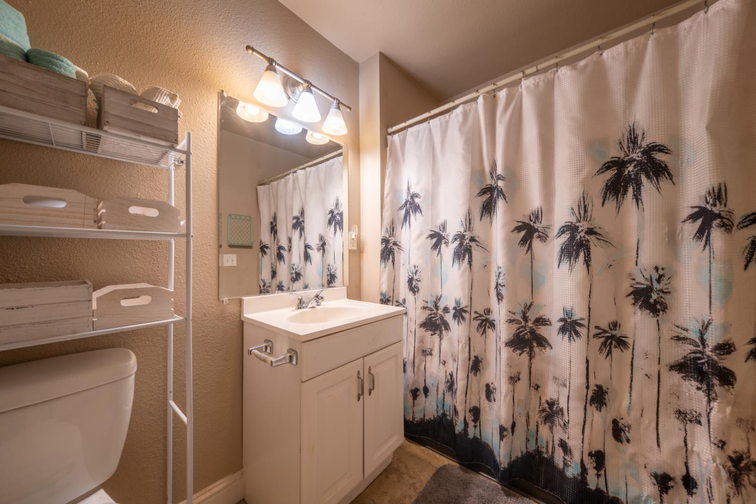 2430 Howard Rd #35, Madera, CA 93637