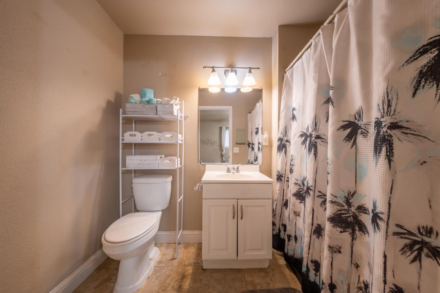 2430 Howard Rd #35, Madera, CA 93637