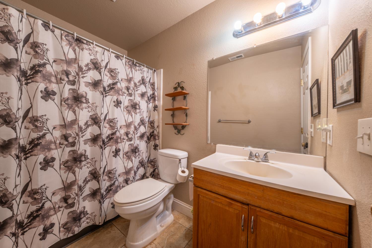 2430 Howard Rd #35, Madera, CA 93637