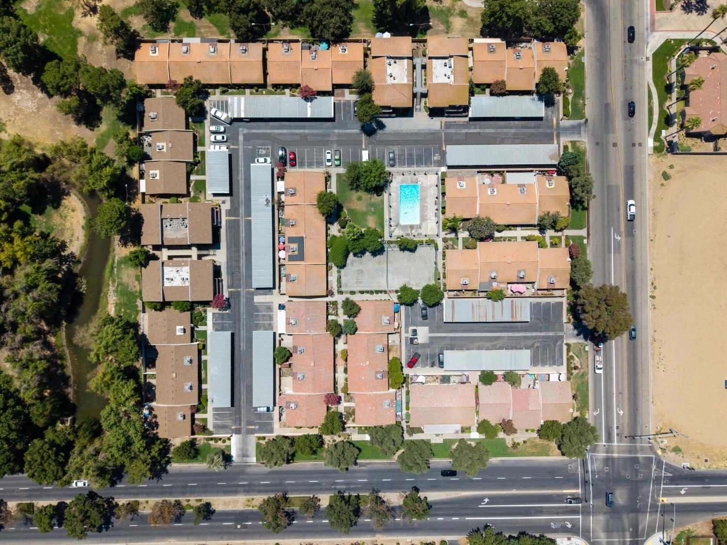 2430 Howard Rd #35, Madera, CA 93637