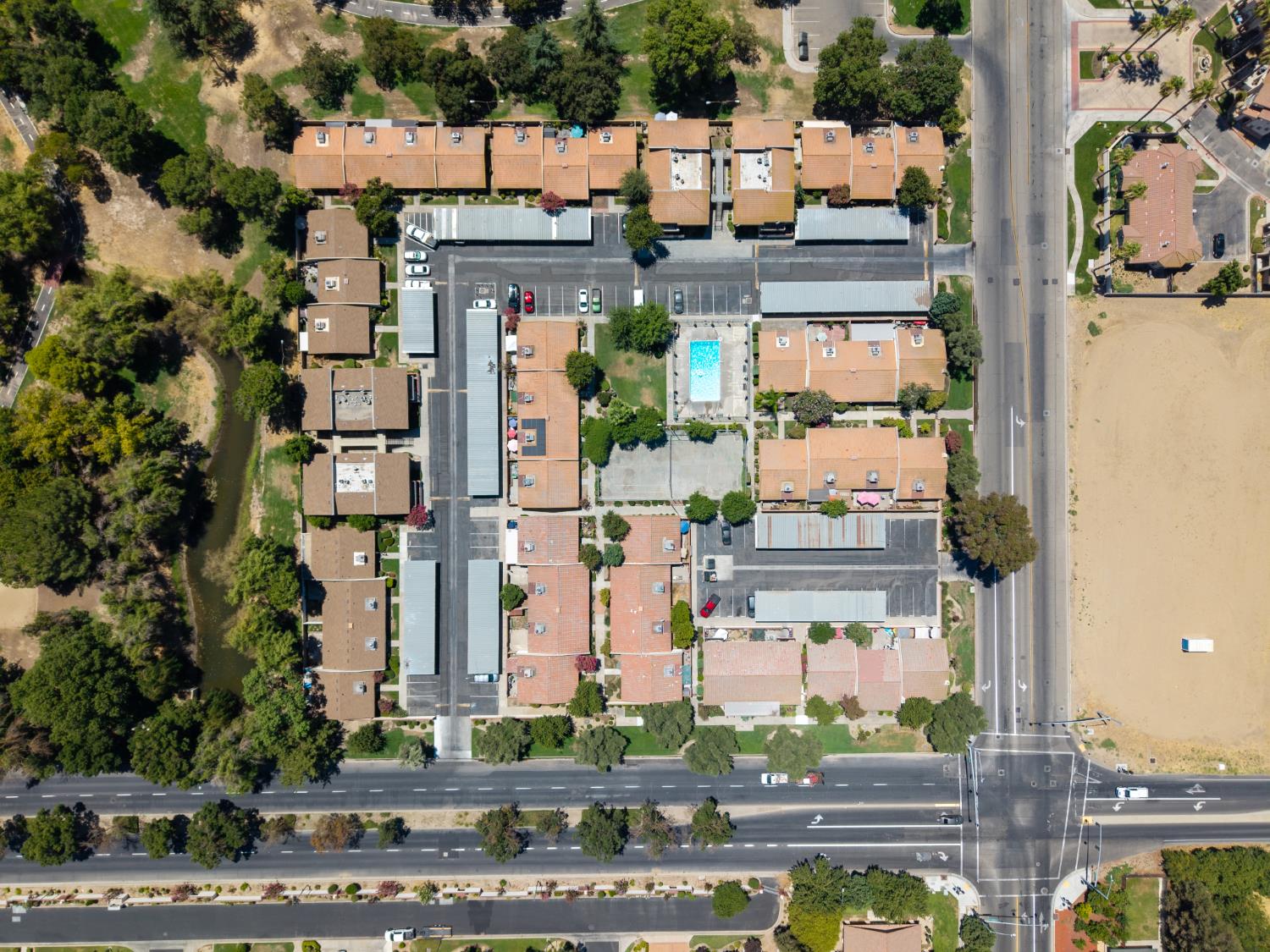 2430 Howard Rd #35, Madera, CA 93637