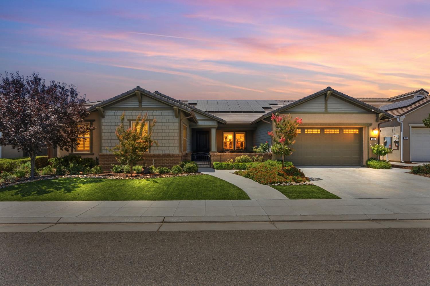 285 Pinnacle Dr W, Madera, CA 93636
