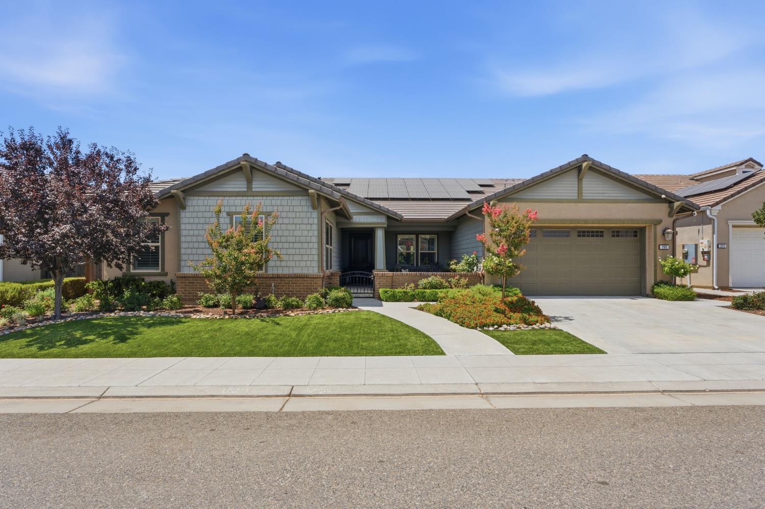 285 Pinnacle Dr W, Madera, CA 93636