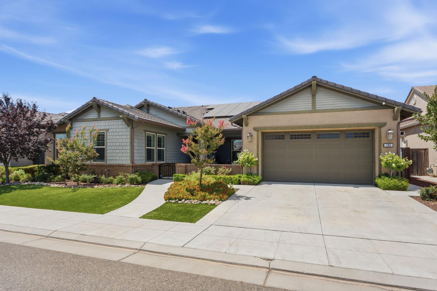 285 Pinnacle Dr W, Madera, CA 93636