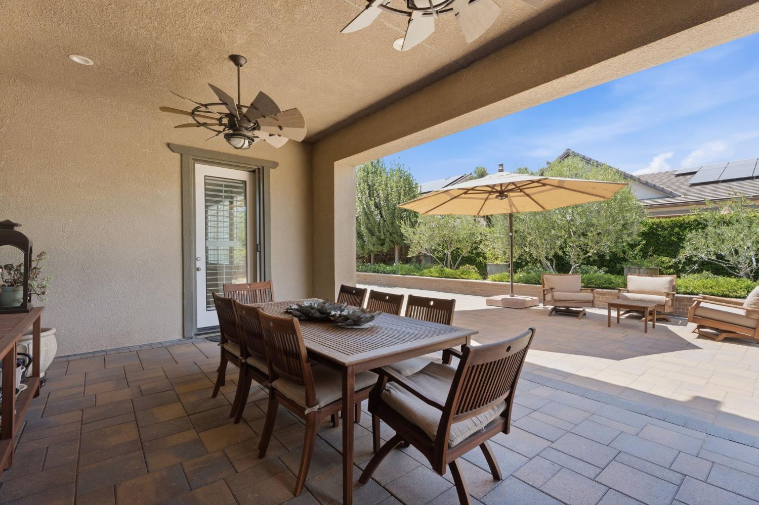 285 Pinnacle Dr W, Madera, CA 93636