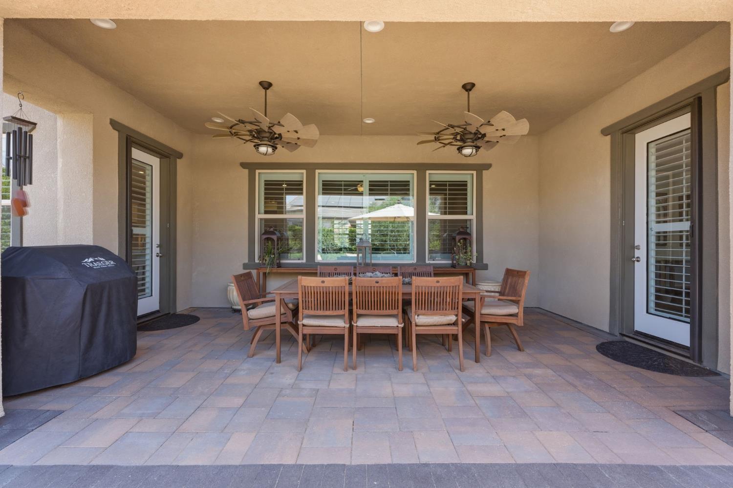 285 Pinnacle Dr W, Madera, CA 93636