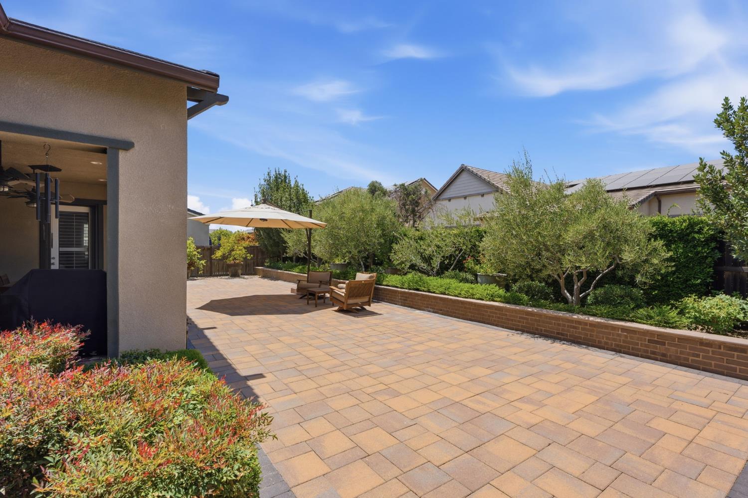 285 Pinnacle Dr W, Madera, CA 93636