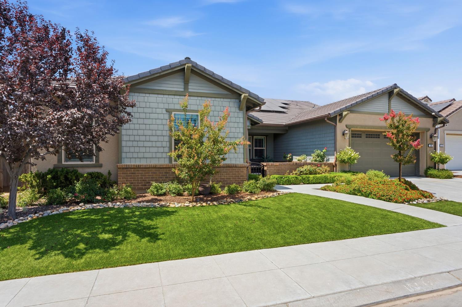 285 Pinnacle Dr W, Madera, CA 93636