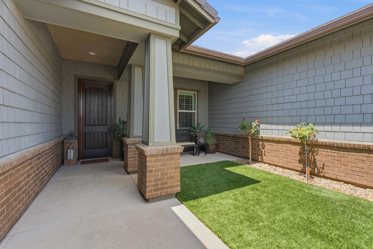 285 Pinnacle Dr W, Madera, CA 93636