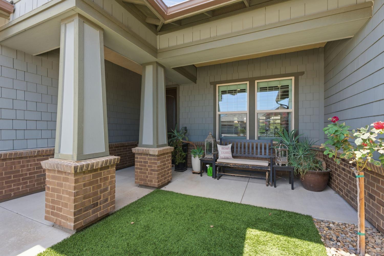 285 Pinnacle Dr W, Madera, CA 93636