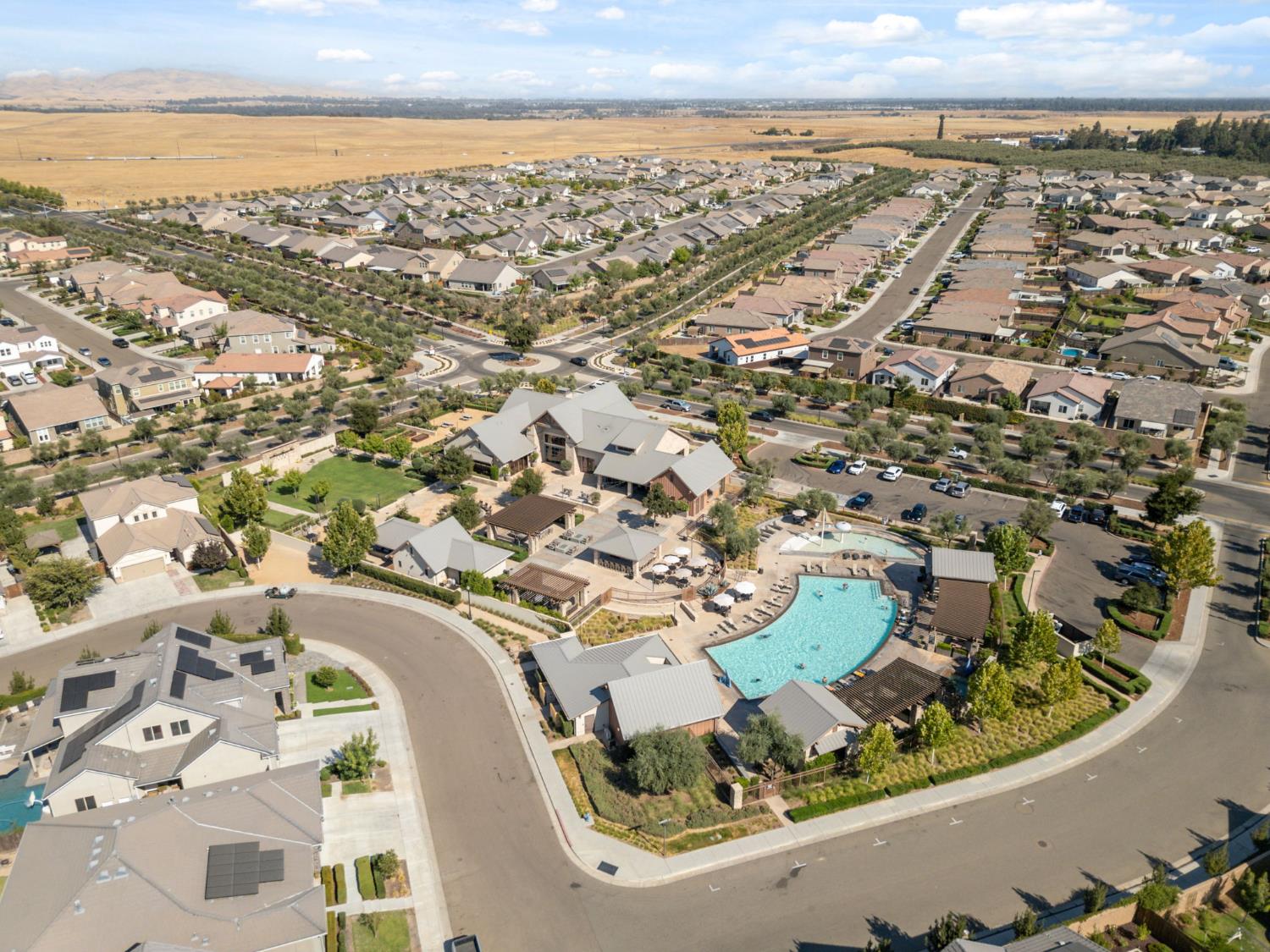 285 Pinnacle Dr W, Madera, CA 93636