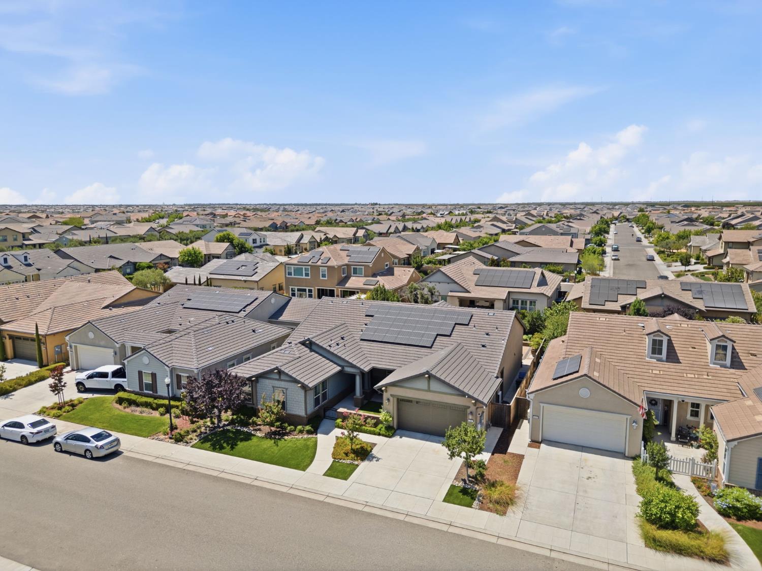 285 Pinnacle Dr W, Madera, CA 93636