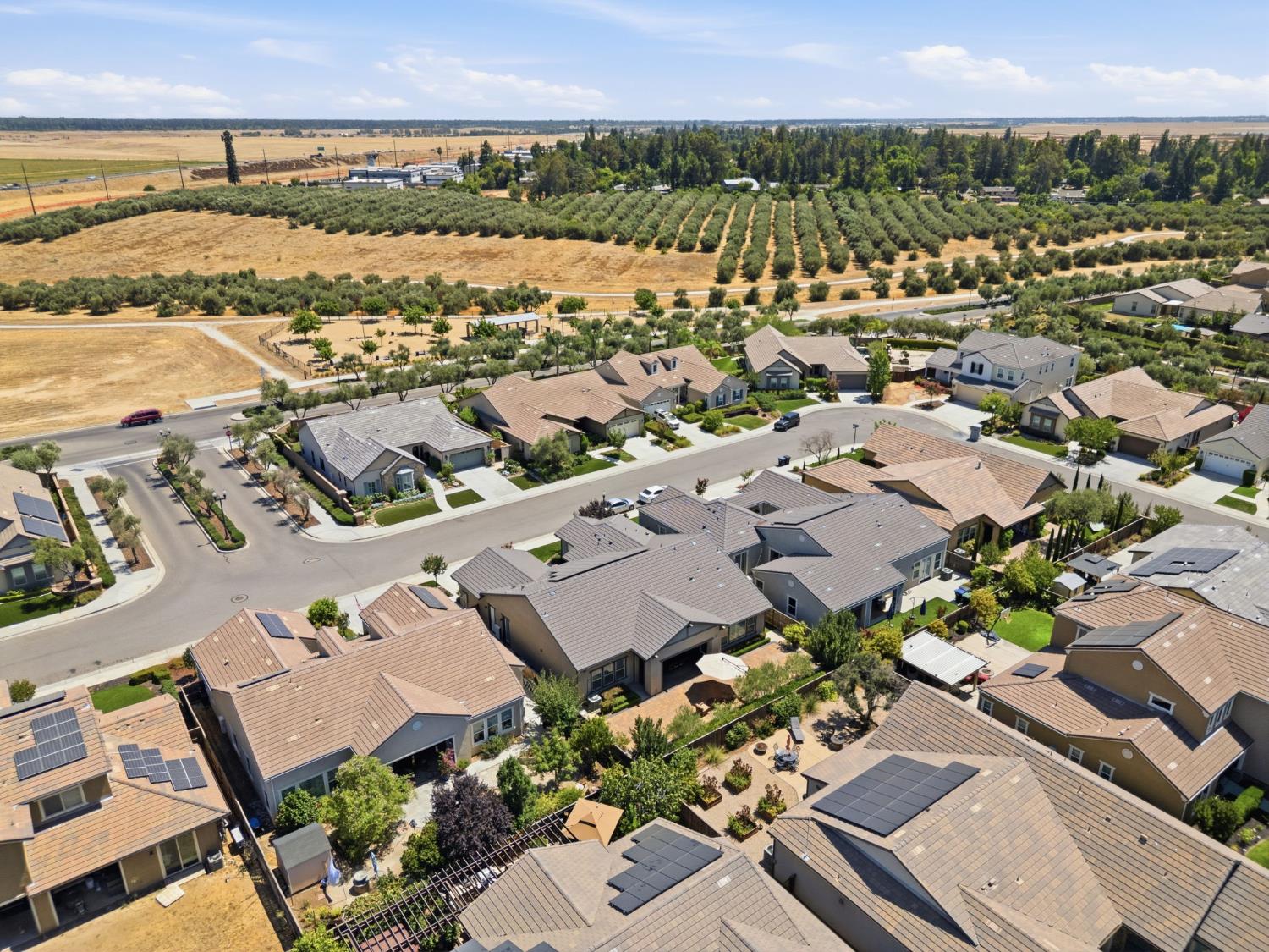 285 Pinnacle Dr W, Madera, CA 93636