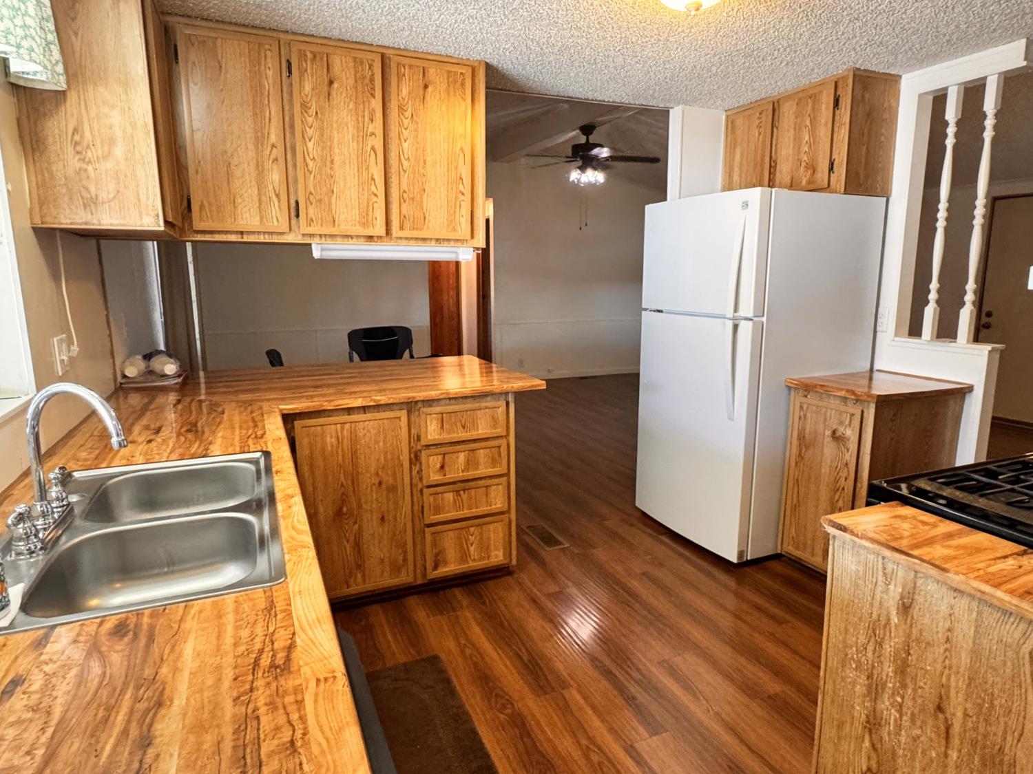 581 N Crawford Ave #117, Dinuba, CA 93618