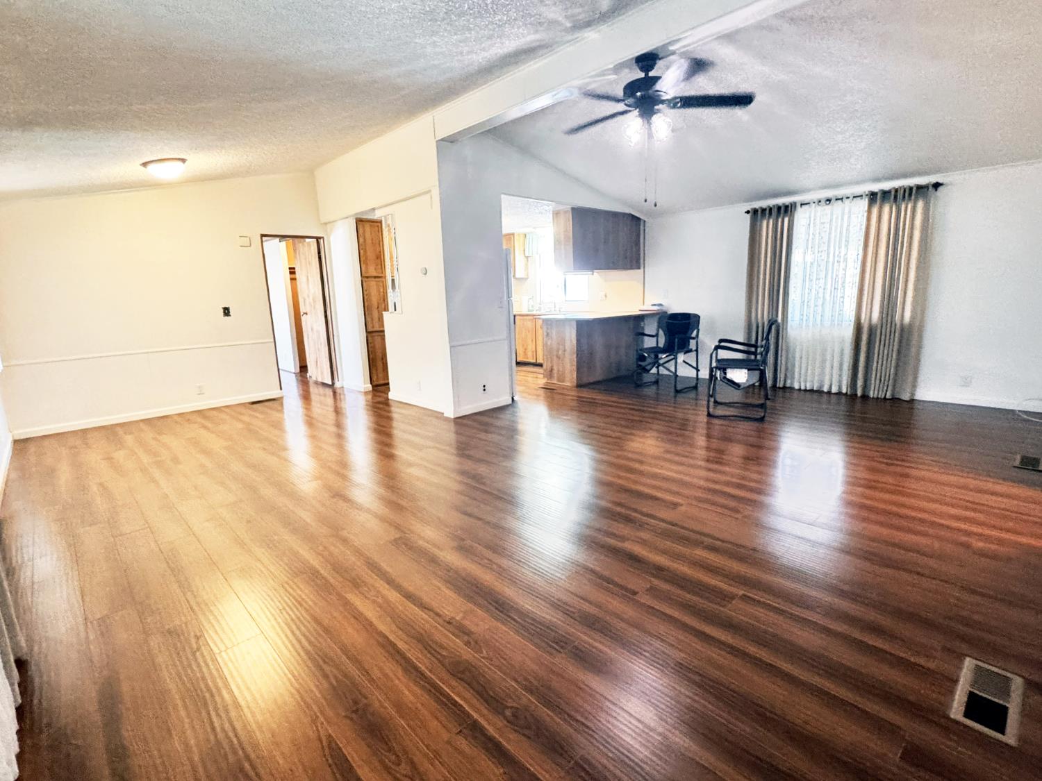 581 N Crawford Ave #117, Dinuba, CA 93618