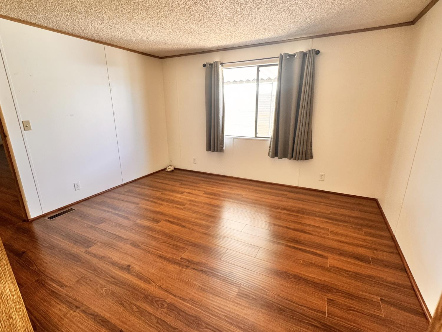 581 N Crawford Ave #117, Dinuba, CA 93618