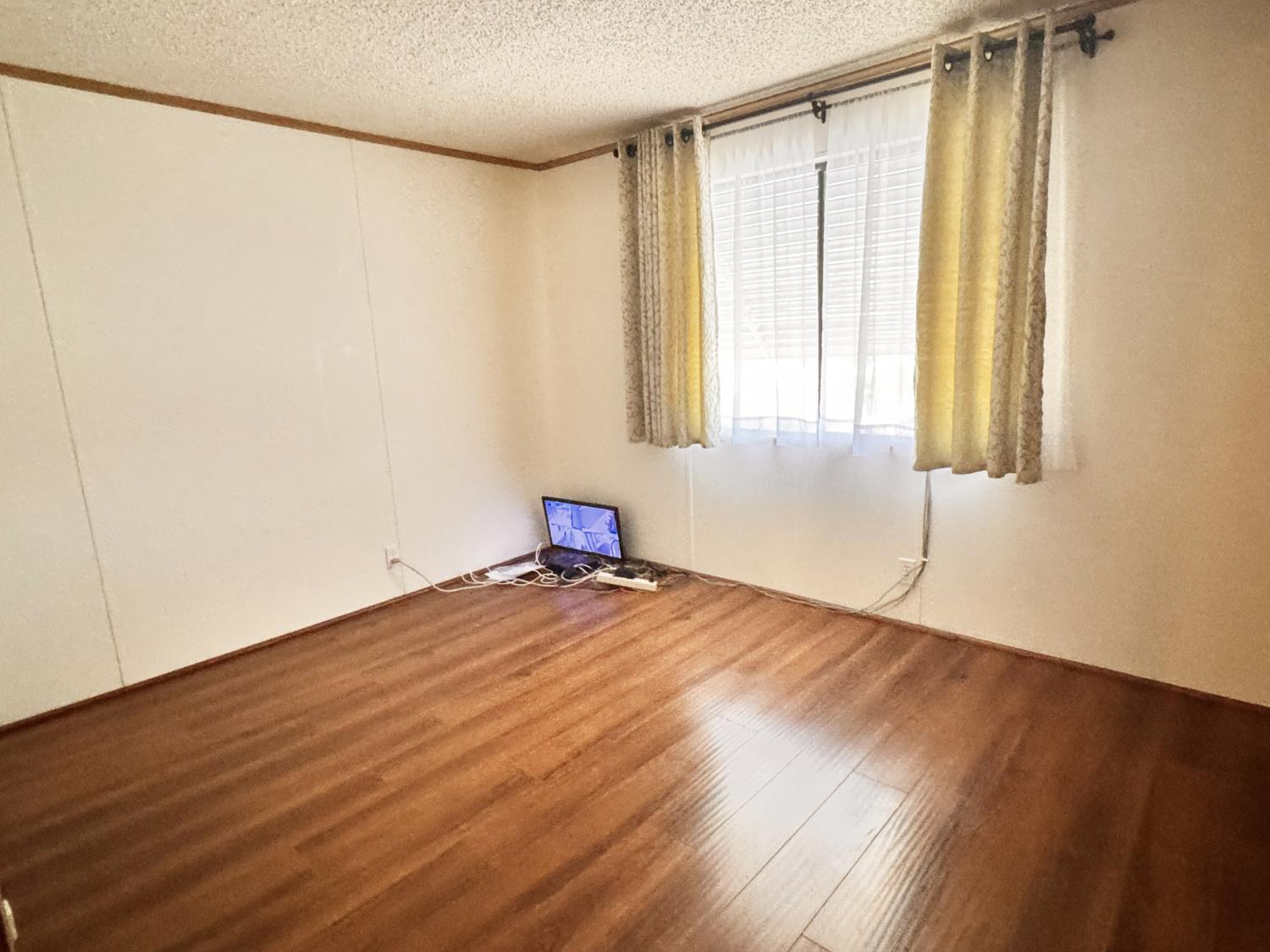 581 N Crawford Ave #117, Dinuba, CA 93618