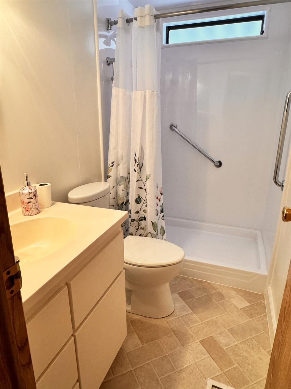 581 N Crawford Ave #117, Dinuba, CA 93618
