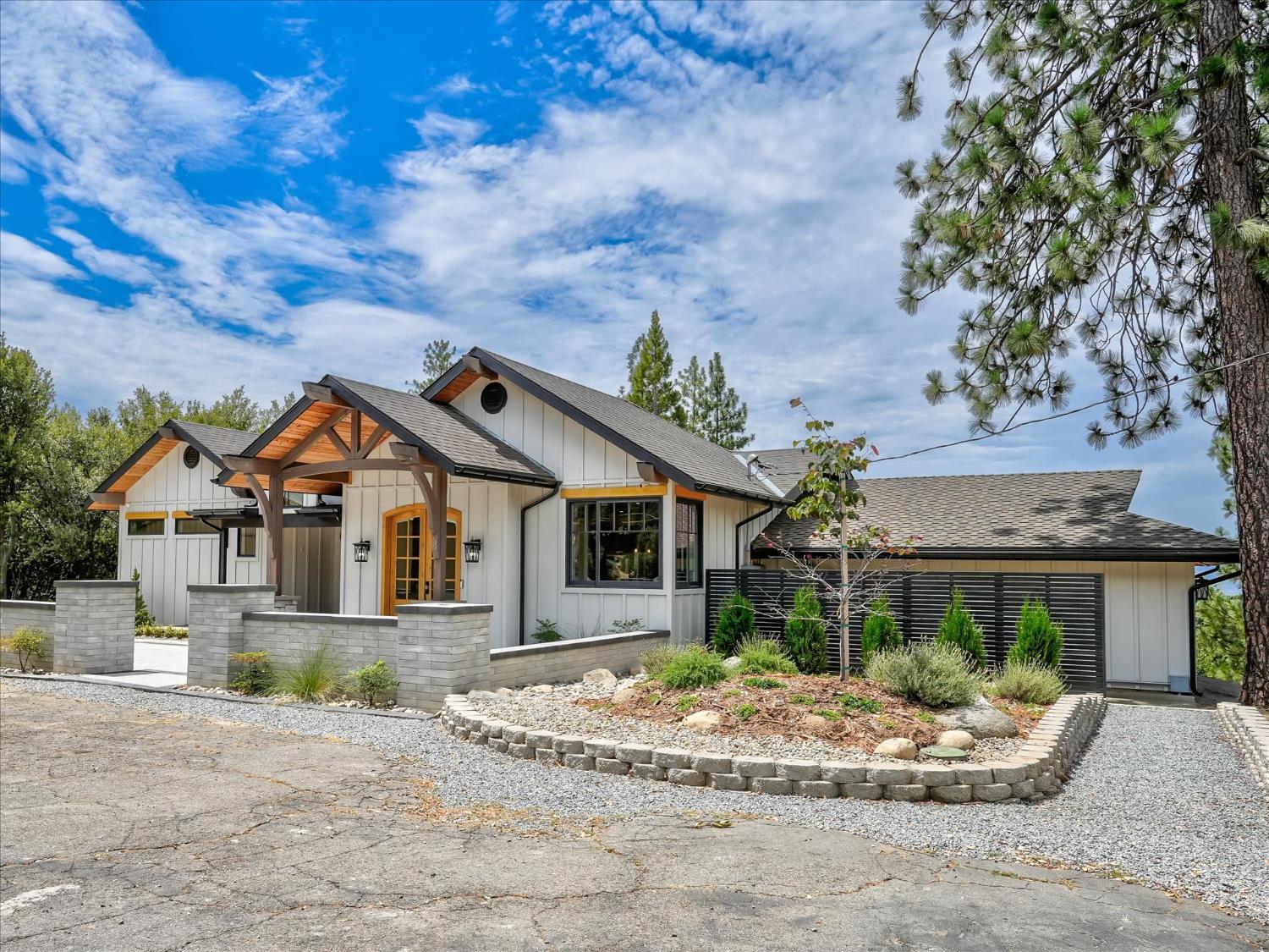 51291 Buckskin Ln, Oakhurst, CA 93644