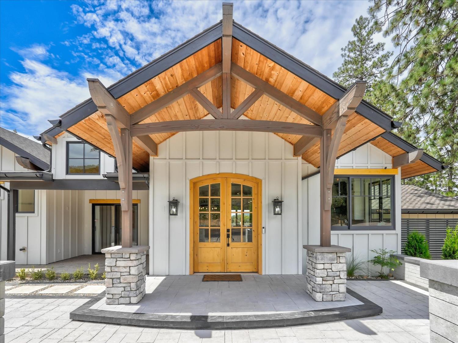 51291 Buckskin Ln, Oakhurst, CA 93644