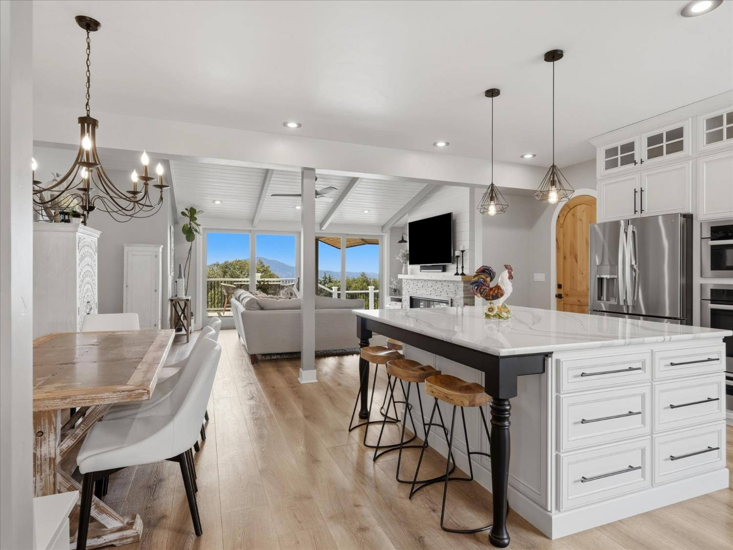 51291 Buckskin Ln, Oakhurst, CA 93644