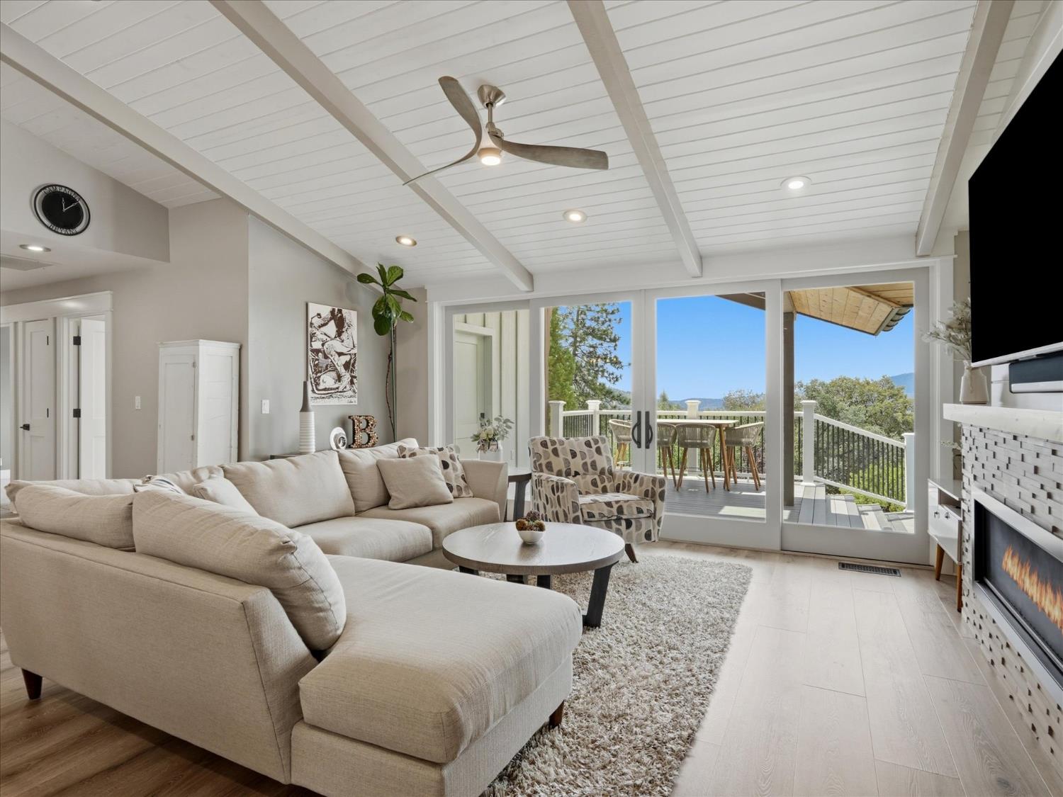 51291 Buckskin Ln, Oakhurst, CA 93644