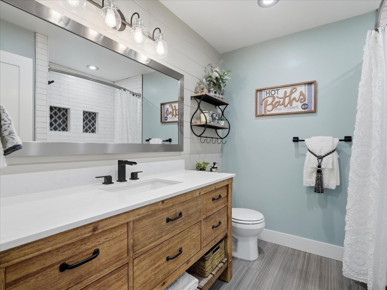 51291 Buckskin Ln, Oakhurst, CA 93644