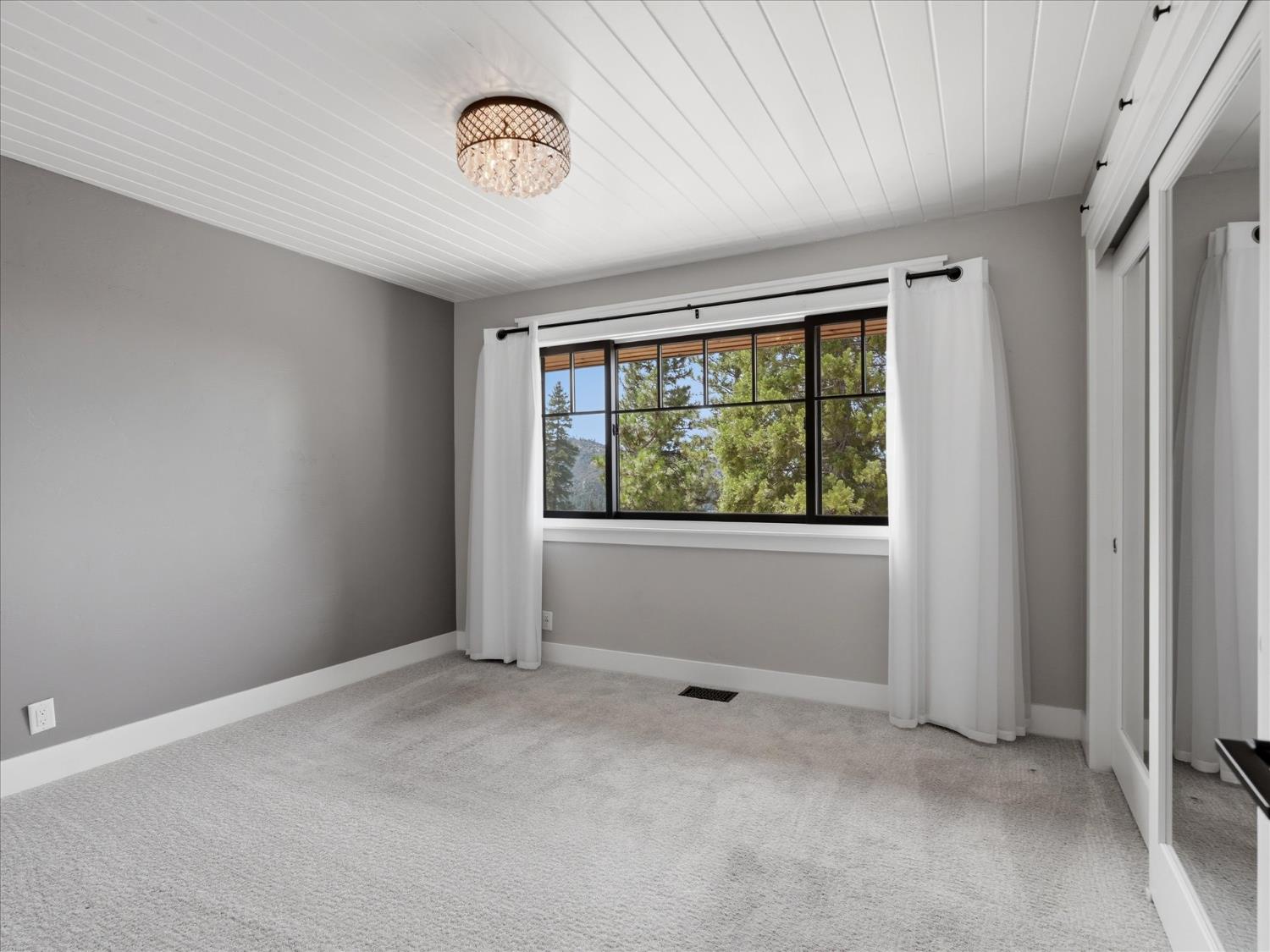 51291 Buckskin Ln, Oakhurst, CA 93644