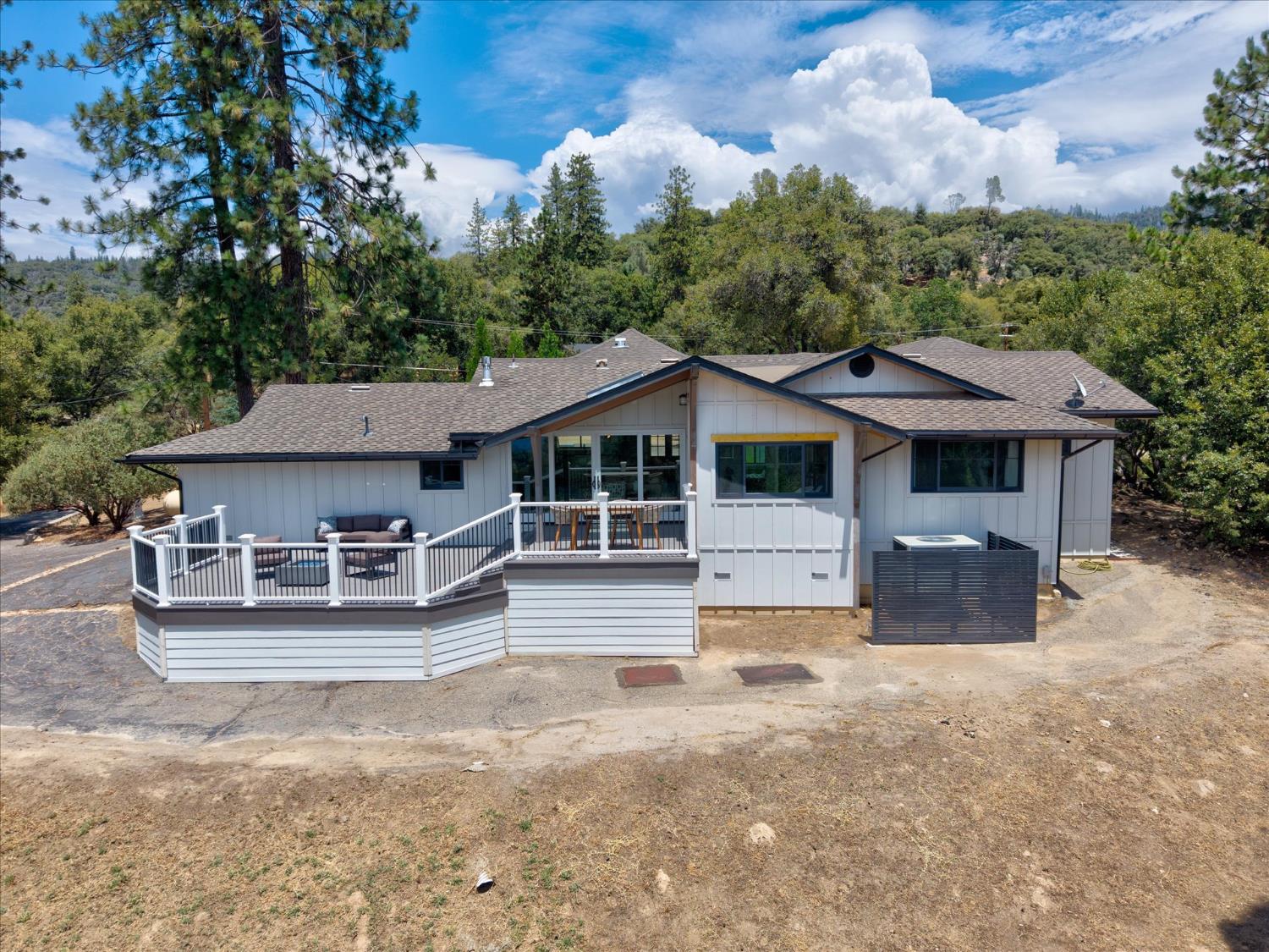 51291 Buckskin Ln, Oakhurst, CA 93644