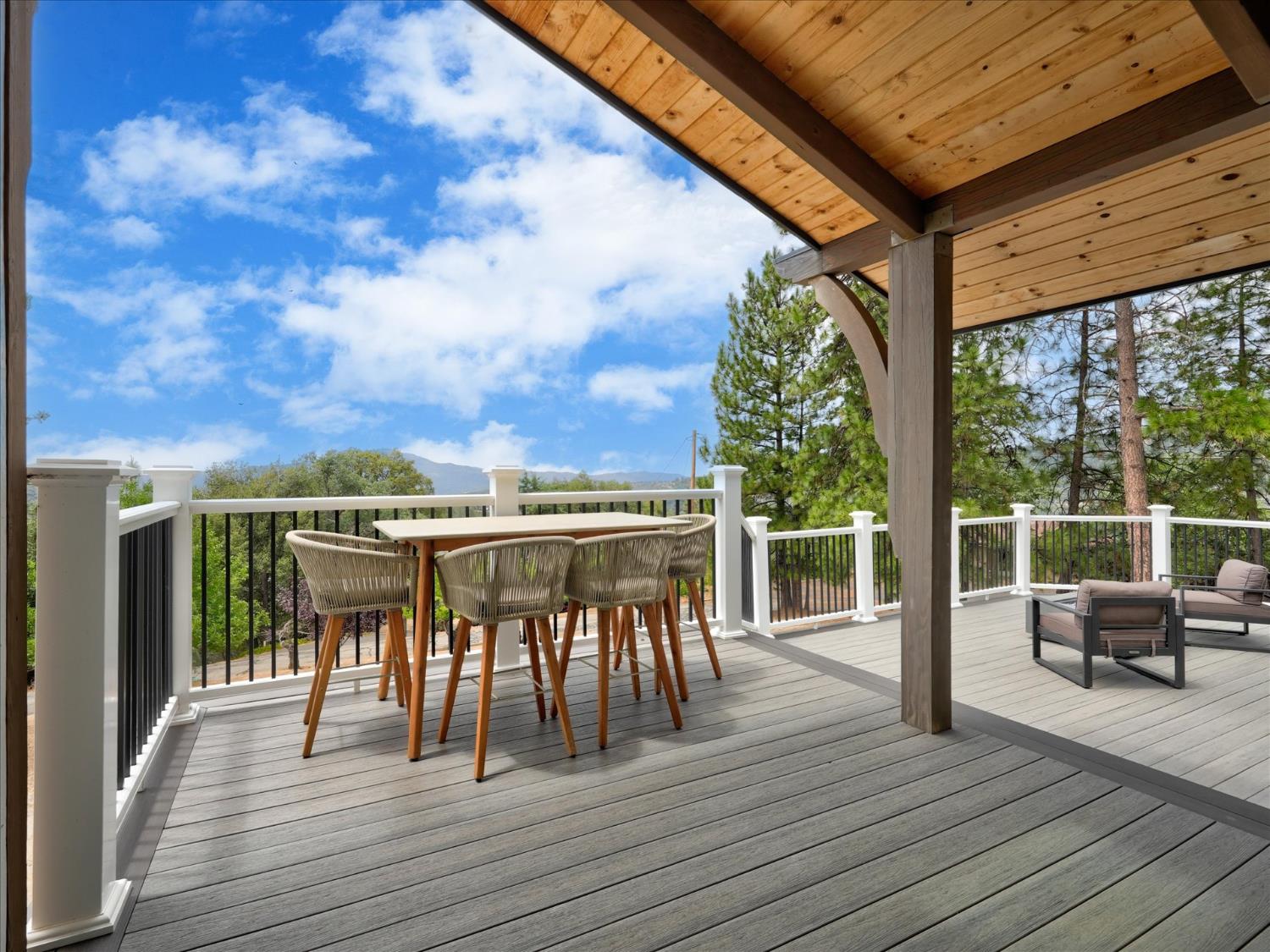 51291 Buckskin Ln, Oakhurst, CA 93644