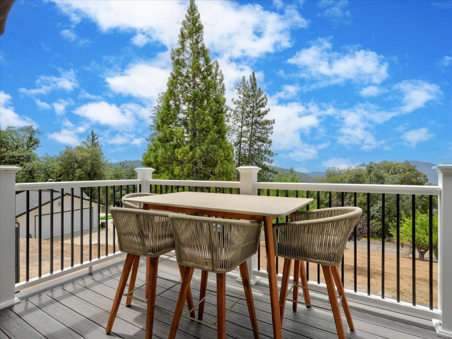 51291 Buckskin Ln, Oakhurst, CA 93644